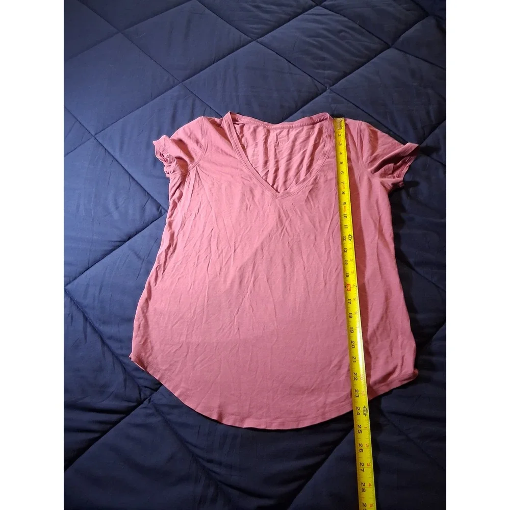 Lululemon Love Tee V-Neck Short Sleeve Shirt Rose Pink Curved Hem Women Size 8